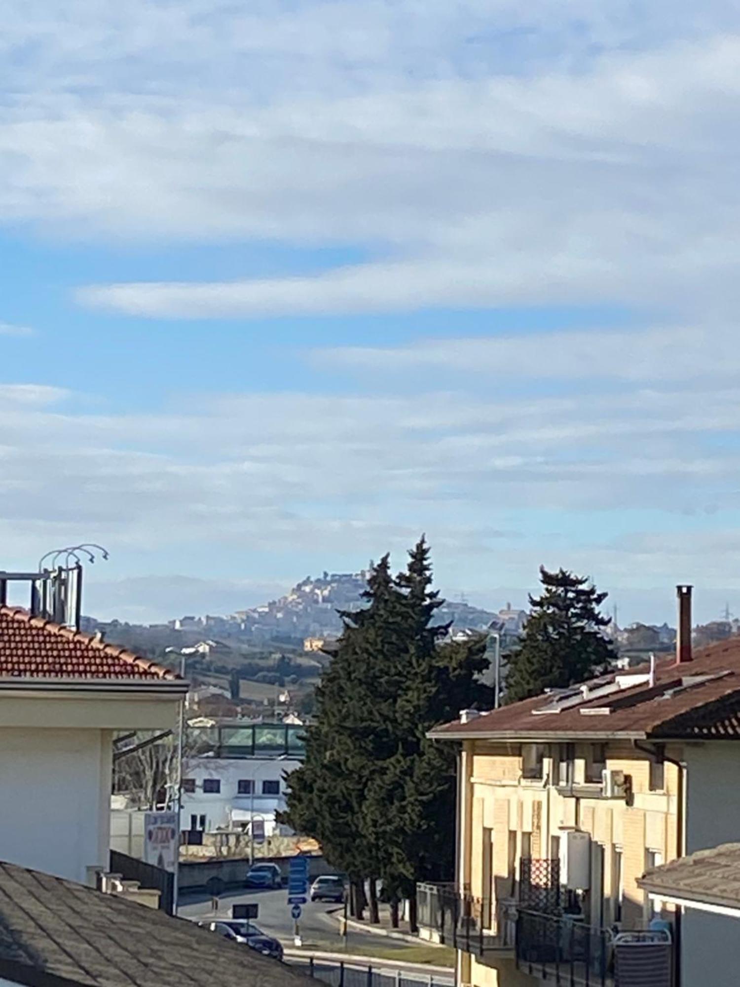 La Terrazza Sul Tetto Apartman Porto San Giorgio Kültér fotó